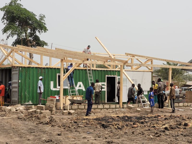 Togo Dach Anfang 83.jpg